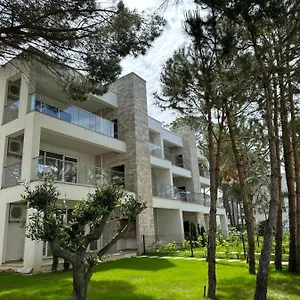 Eme - Kompleksi San Pietro, Gjiri I Lalzit Apartament
